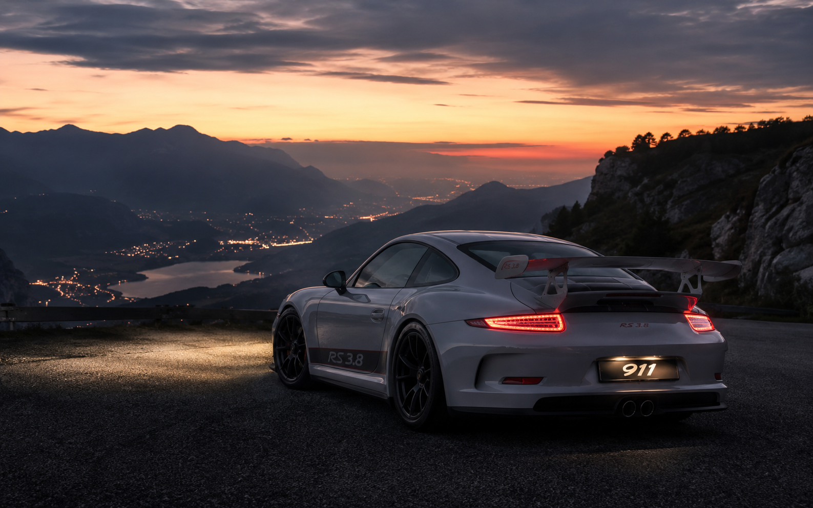 Porsche 911 GT3 RS — sunset